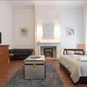 luxury-art-deco-suite-close-to-museum-of-fine-arts.inbudapesthotels.com/